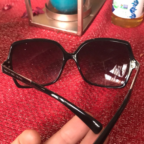 SOLD 🎈🎈🎈 Marc by Marc Jacobs sunglasses - Picture 3 of 8